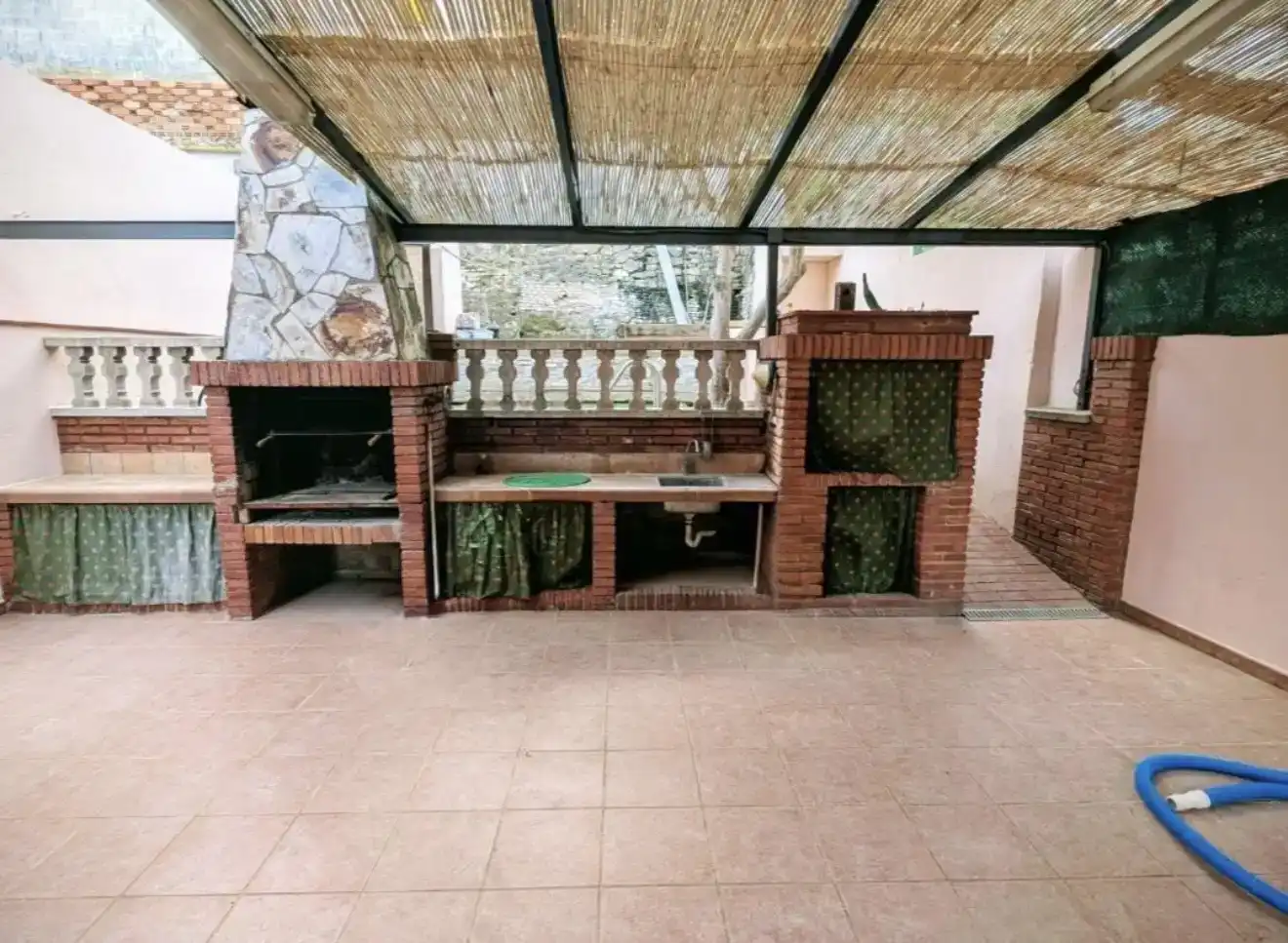 Terrassa de Casa o xalet en venda en Santa Coloma de Gramenet amb Piscina i Balcó
