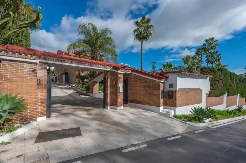 Exterior view of Houses for rent in Estepona  with Air Conditioner, Private garden and Terrace