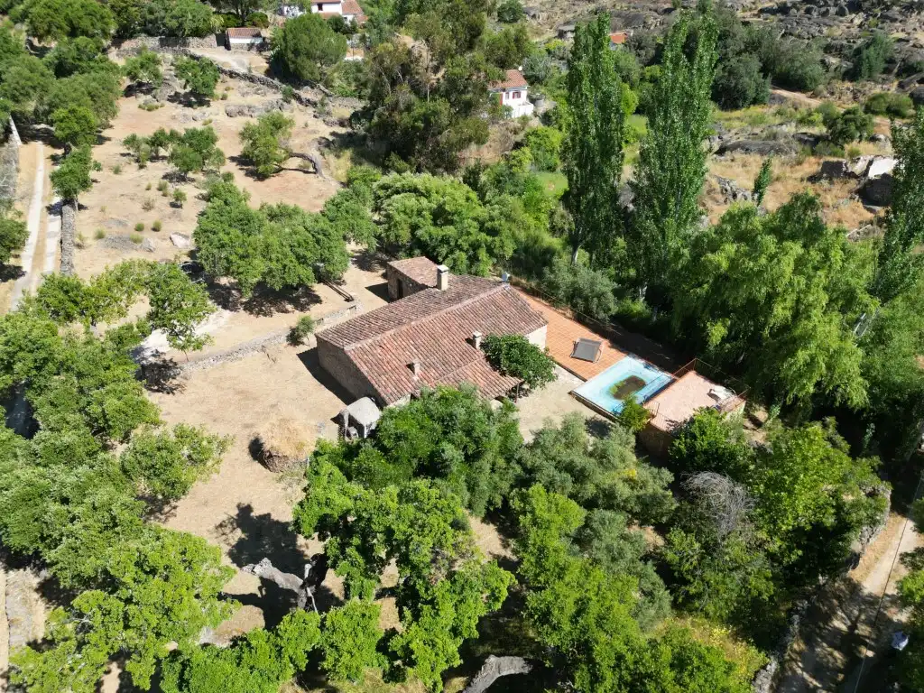 Vista exterior de Casa o chalet de alquiler en Valencia de Alcántara con Piscina
