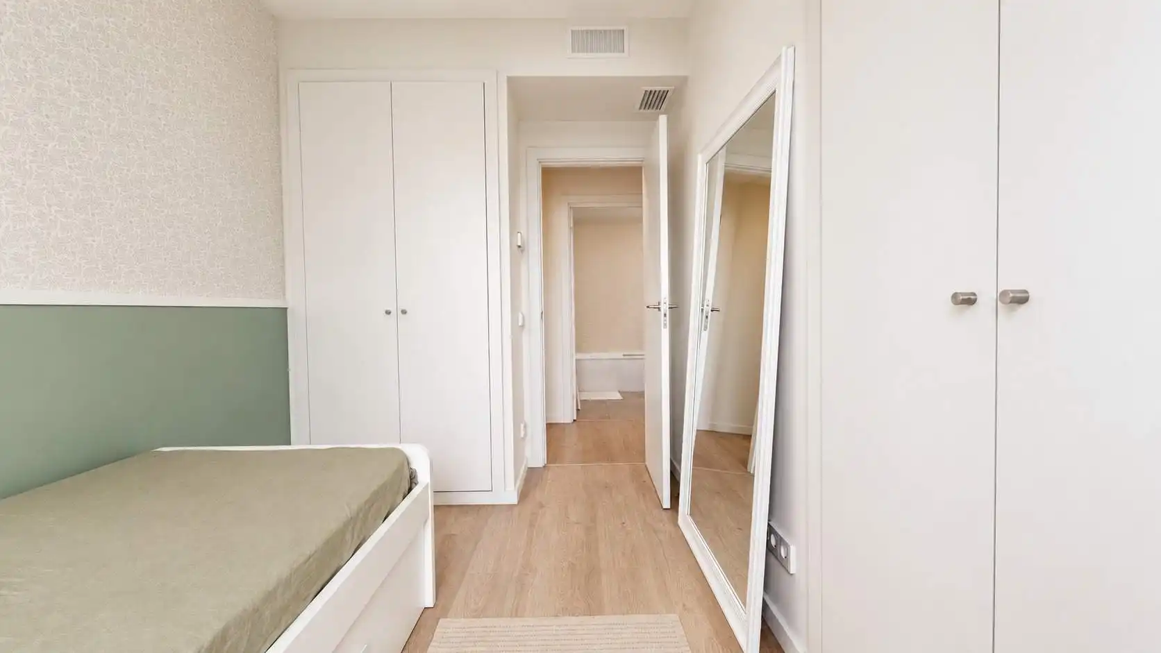 Habitación de Piso de alquiler en Badalona con Aire acondicionado, Terraza y Amueblado