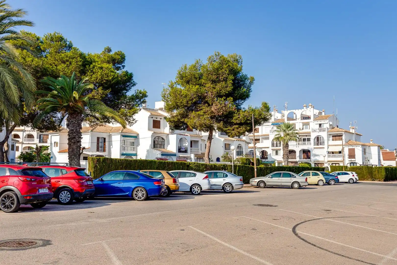 Vista exterior de Casa o xalet en venda en Torrevieja amb Aire condicionat, Jardí privat i Terrassa
