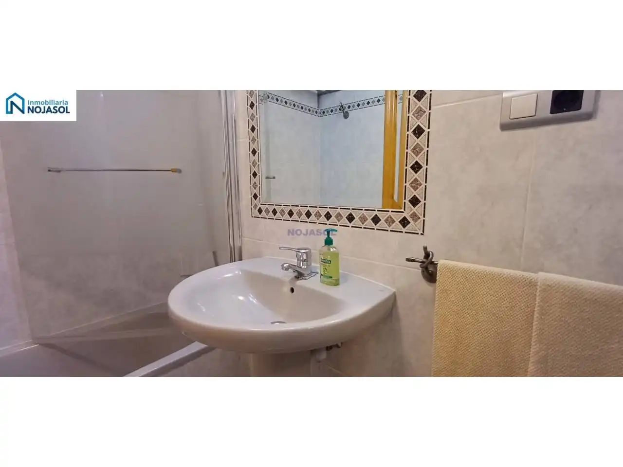 Bany de Apartament de lloguer en Arnuero amb Calefacció, Terrassa i Moblat