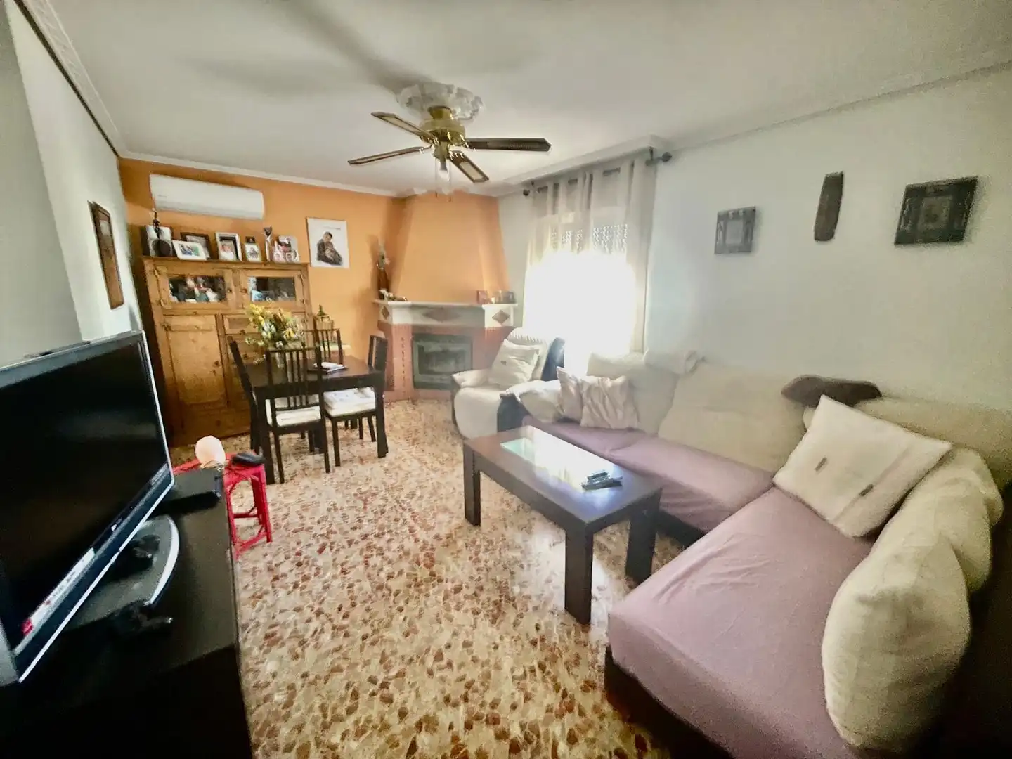 Sala d'estar de Casa o xalet en venda en Córdoba amb Aire condicionat, Jardí privat i Terrassa