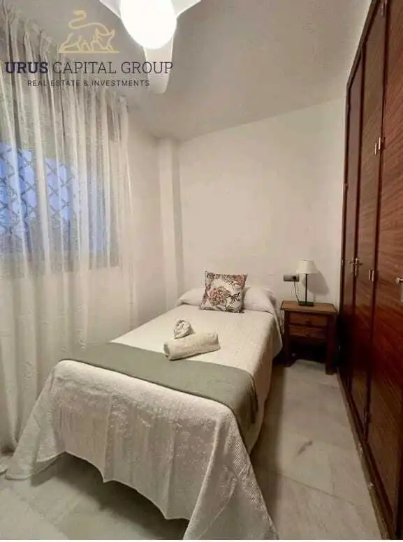 Dormitori de Casa adosada en venda en Córdoba amb Aire condicionat, Calefacció i Jardí privat