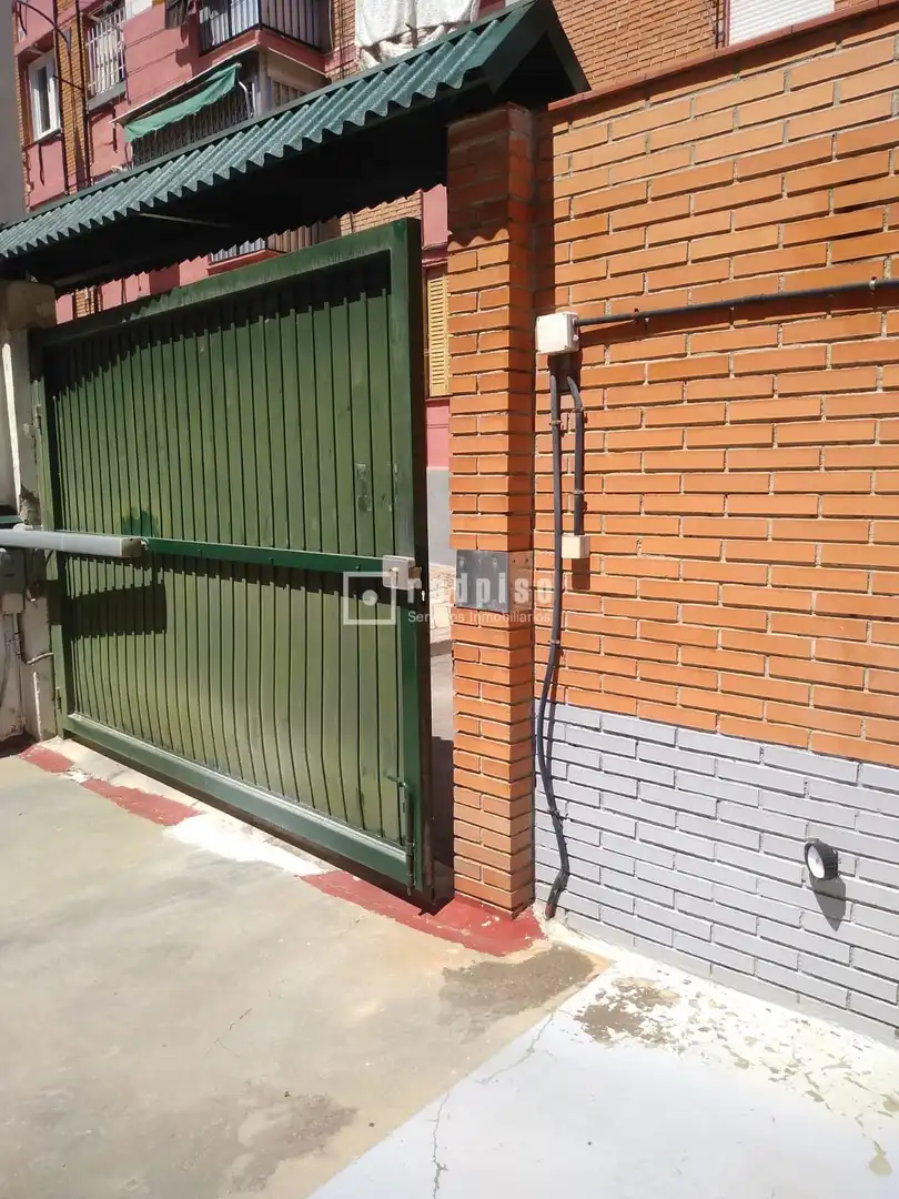 Exterior view of Garage for sale in Madrid