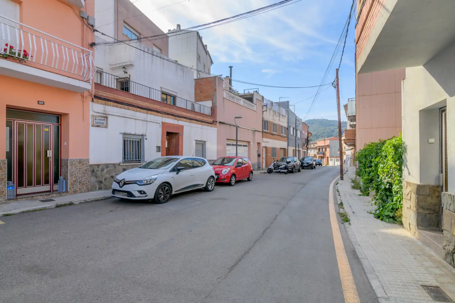 Vista exterior de Casa adosada en venda en Sant Climent de Llobregat amb Terrassa i Balcó