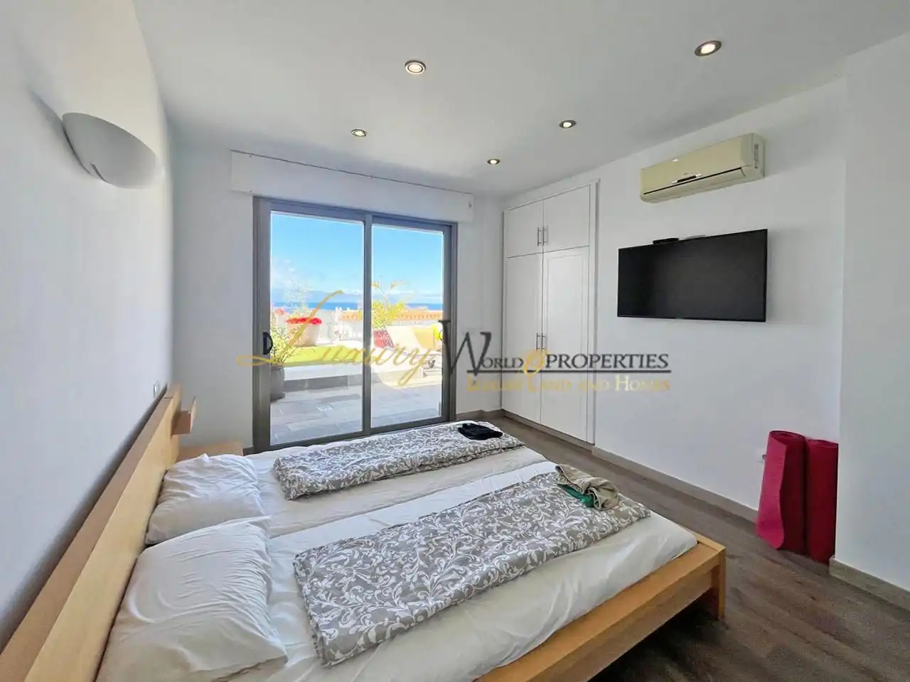 Dormitori de Casa o xalet en venda en Santiago del Teide amb Aire condicionat, Terrassa i Piscina