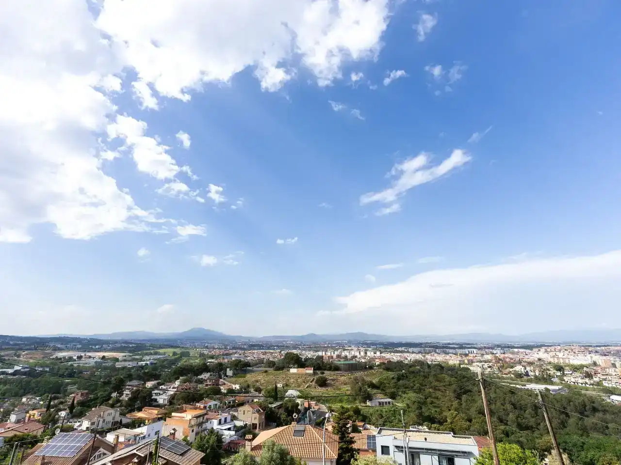 Vista exterior de Piso en venta en Cerdanyola del Vallès con Aire acondicionado, Jardín privado y Trastero