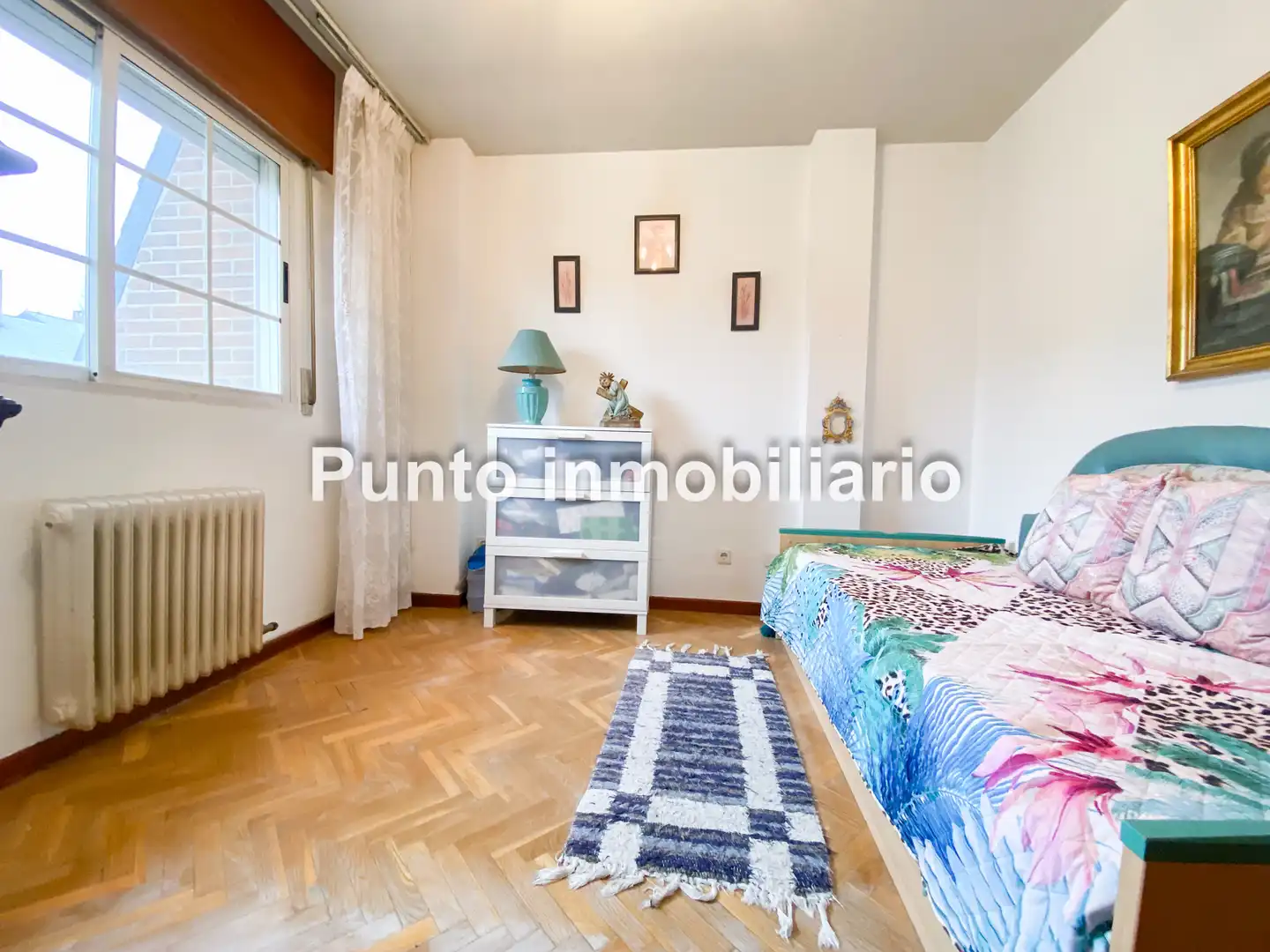 Sala d'estar de Casa adosada en venda en Valladolid amb Calefacció, Jardí privat i Parquet