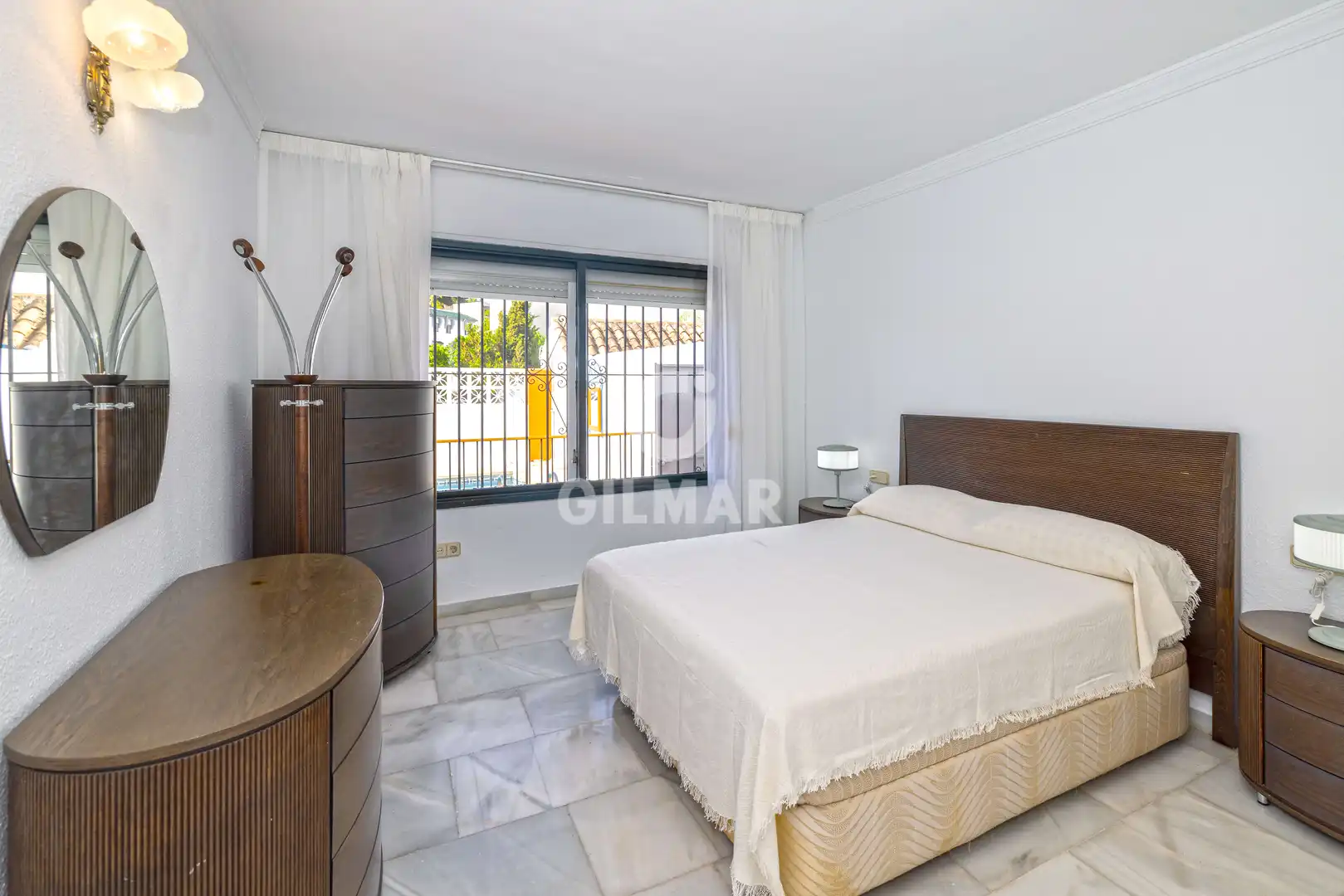 Dormitori de Casa o xalet en venda en Marbella amb Jardí privat i Piscina
