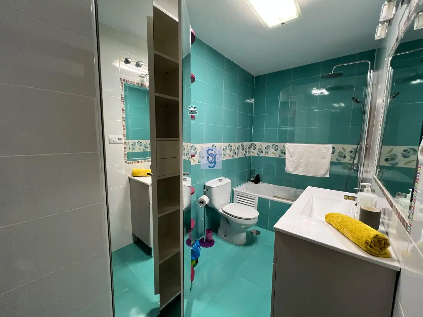 Baño de Piso en venta en Málaga con Aire acondicionado, Amueblado y Lavadora
