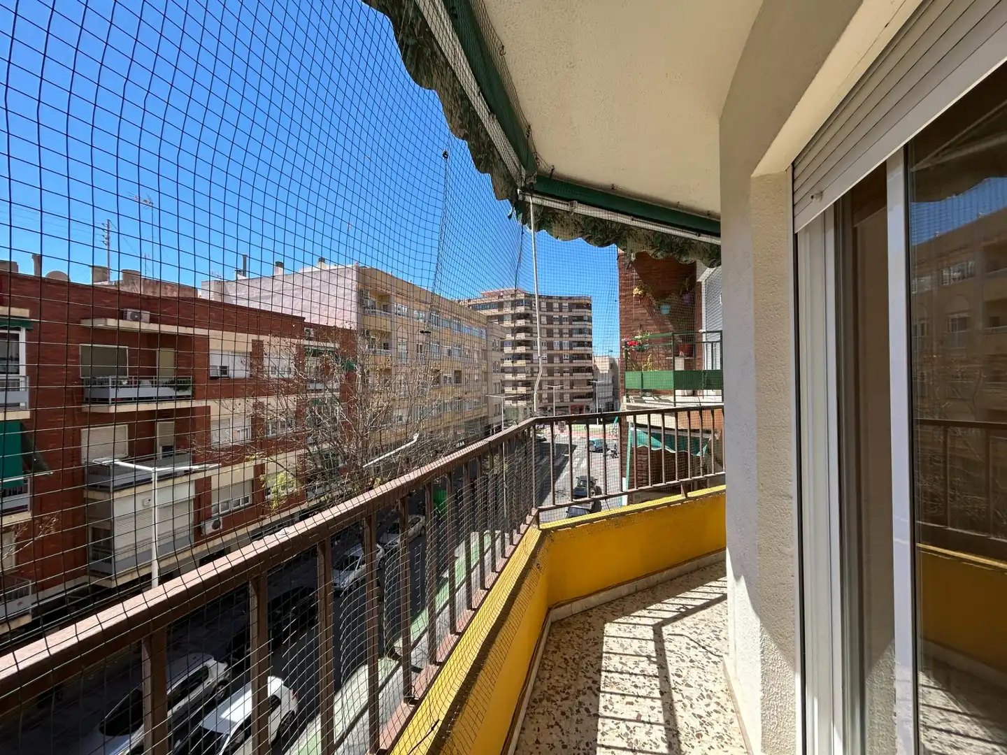 Vista exterior de Piso de alquiler en Novelda con Aire acondicionado, Terraza y Alarma