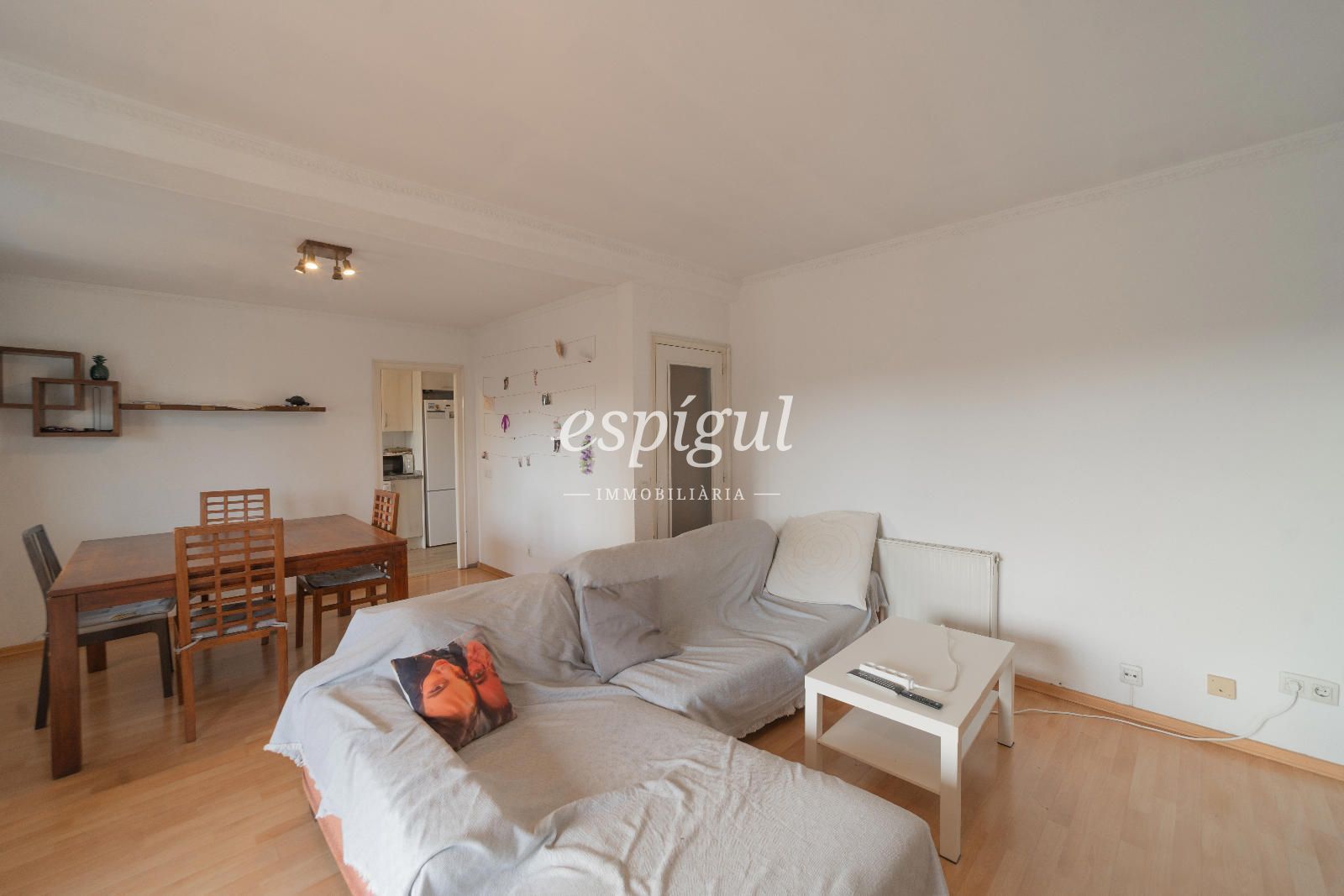 Living room of Flat for sale in Girona Capital  with Heating, Parquet flooring and Terrace