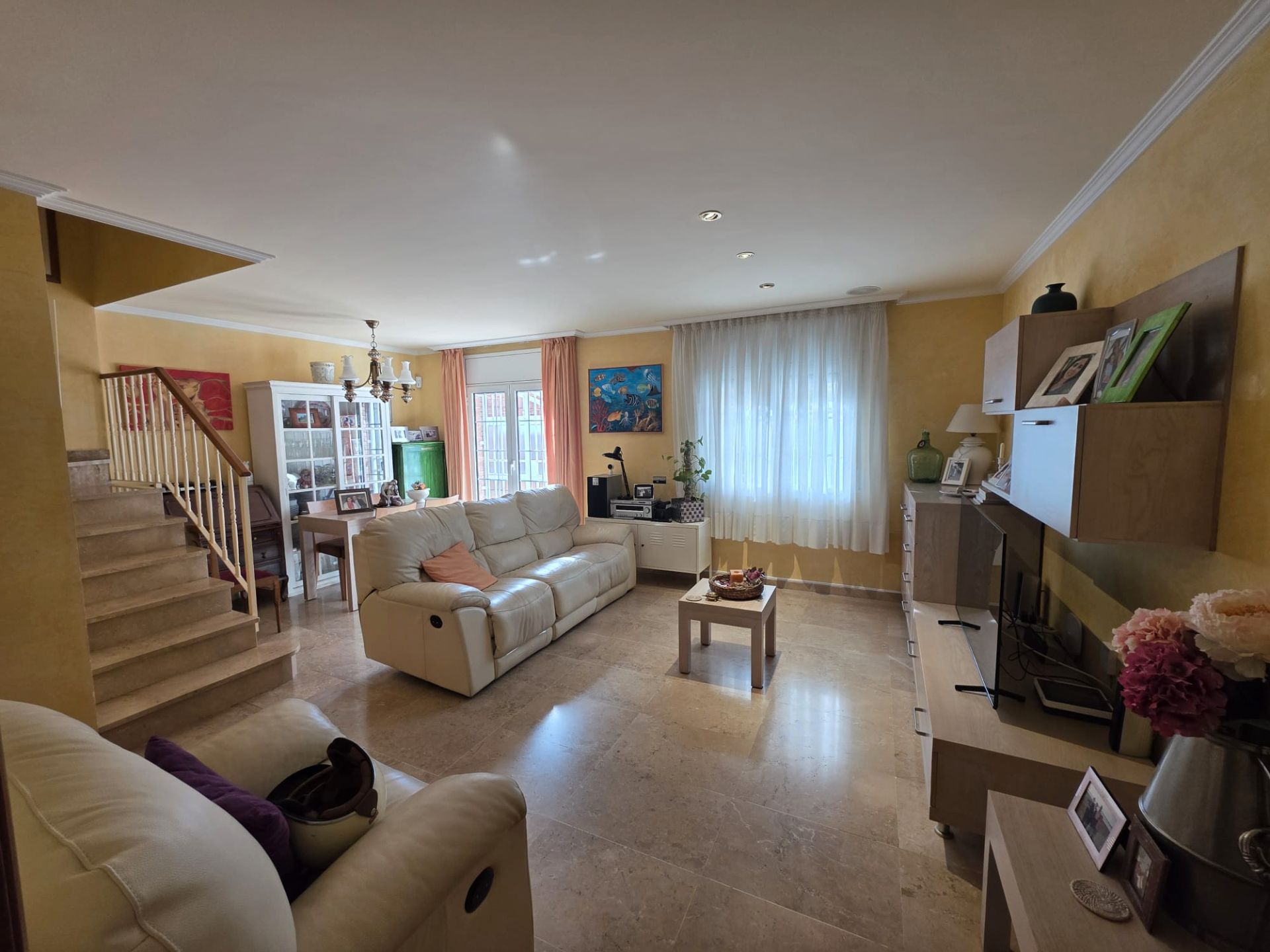 Sala d'estar de Casa adosada en venda en  Barcelona Capital amb Aire condicionat, Calefacció i Jardí privat