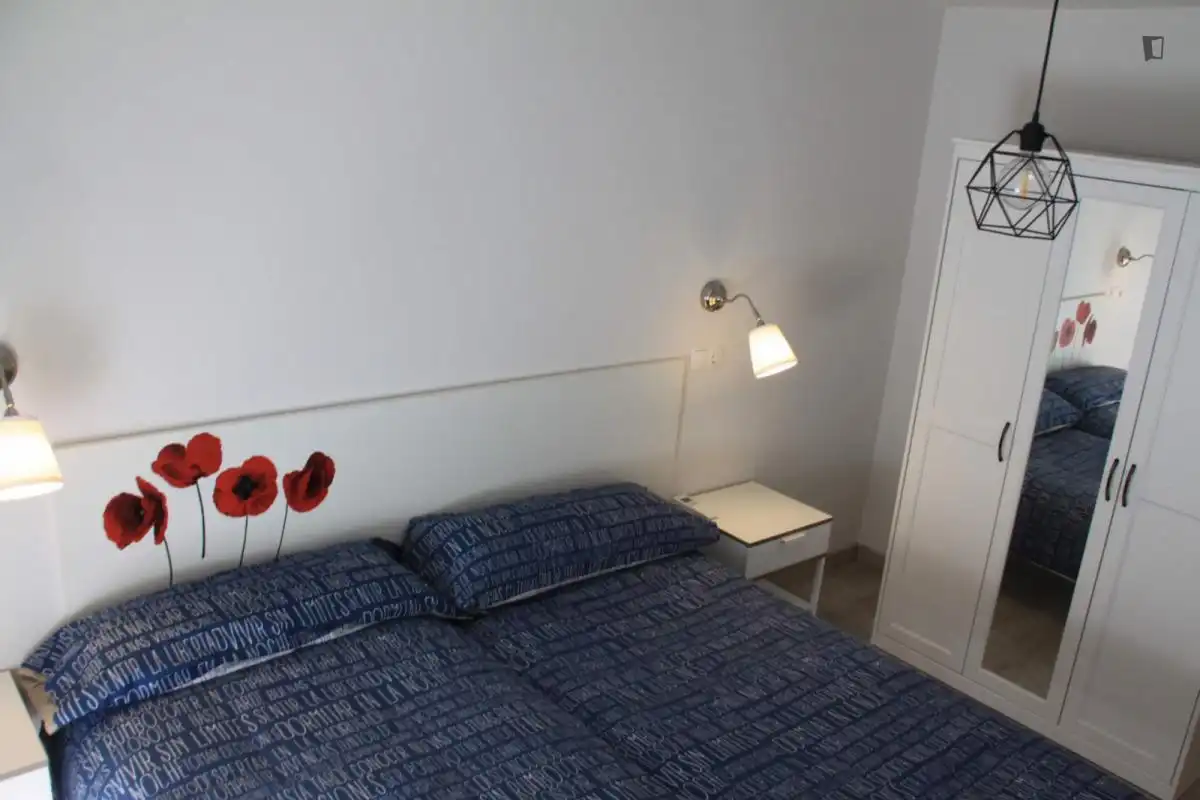 Dormitori de Apartament de lloguer en Madrid amb Aire condicionat, Calefacció i Moblat
