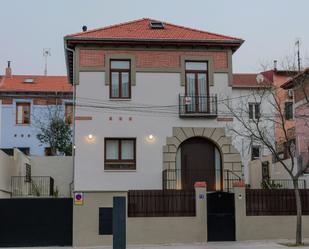 Vista exterior de Casa o xalet de lloguer en  Madrid Capital amb Calefacció, Jardí privat i Terrassa
