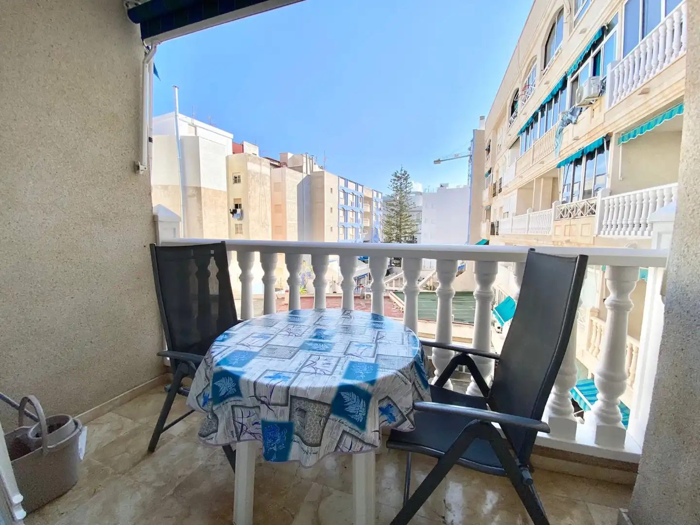 Terraza de Estudio de alquiler en Torrevieja con Aire acondicionado, Calefacción y Amueblado