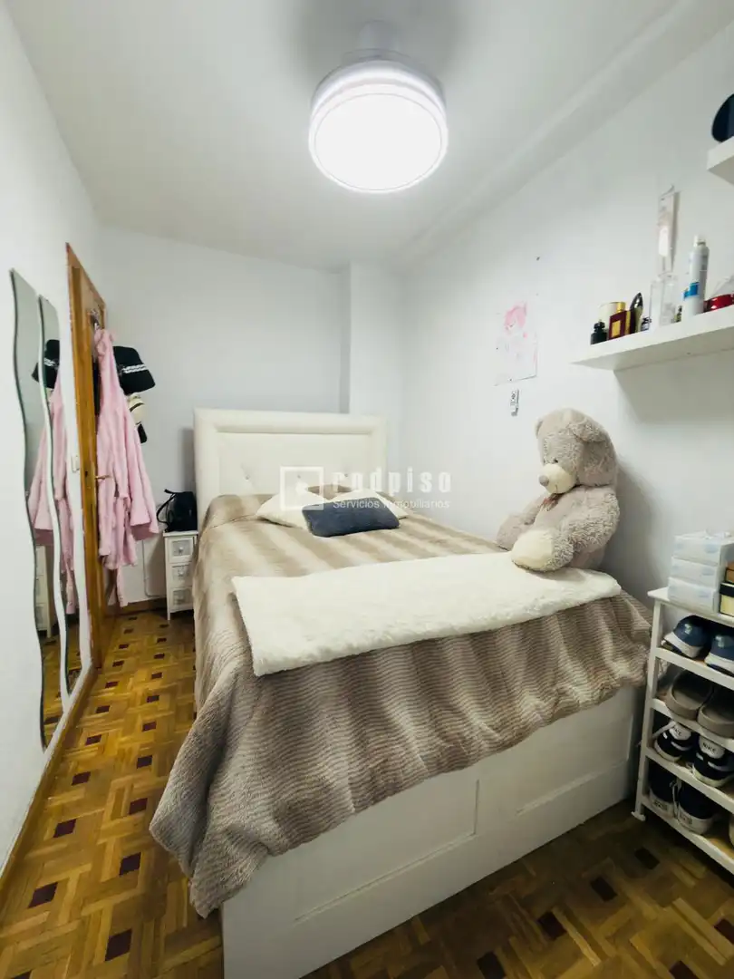 Habitación de Piso en venta en Madrid con Terraza