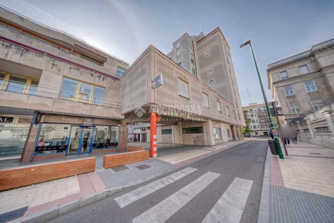 Exterior view of Garage for sale in Valladolid Capital