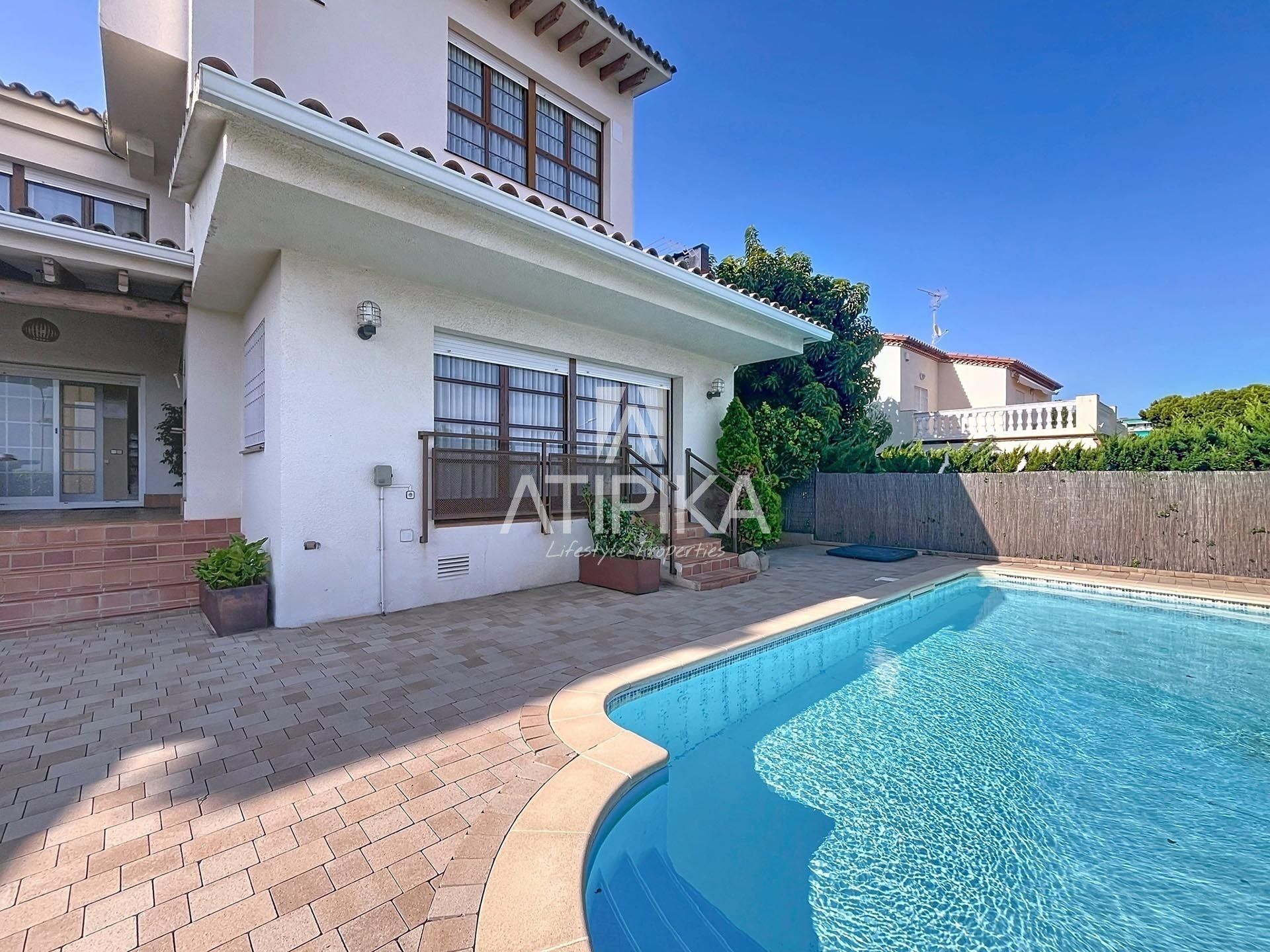 Exterior view of House or chalet for sale in Sant Andreu de Llavaneres  with Heating, Terrace and Swimming Pool