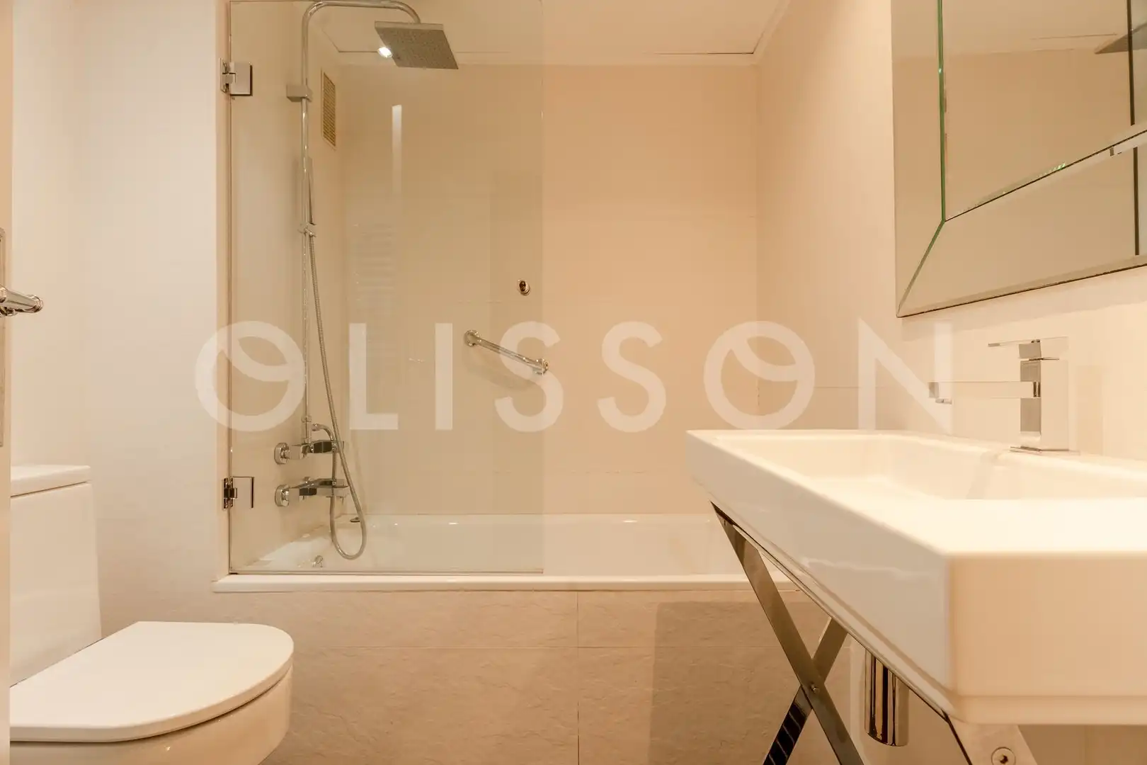 Baño de Dúplex en venta en La Moraleja con Aire acondicionado, Calefacción y Jardín privado