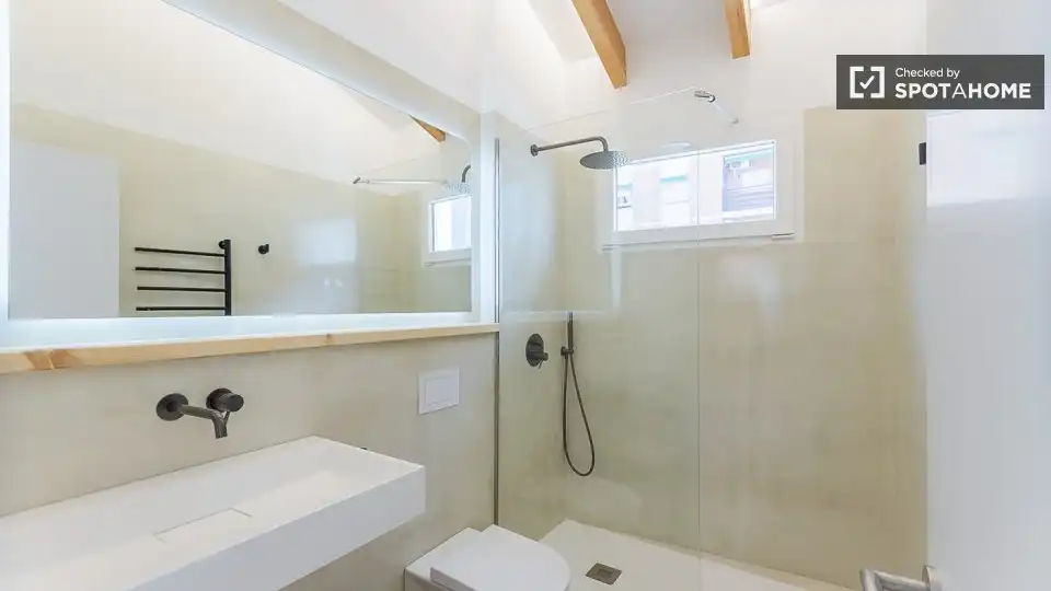 Badezimmer von Wohnungen zur untervermieten in Valencia mit Klimaanlage, Heizung und Terrasse