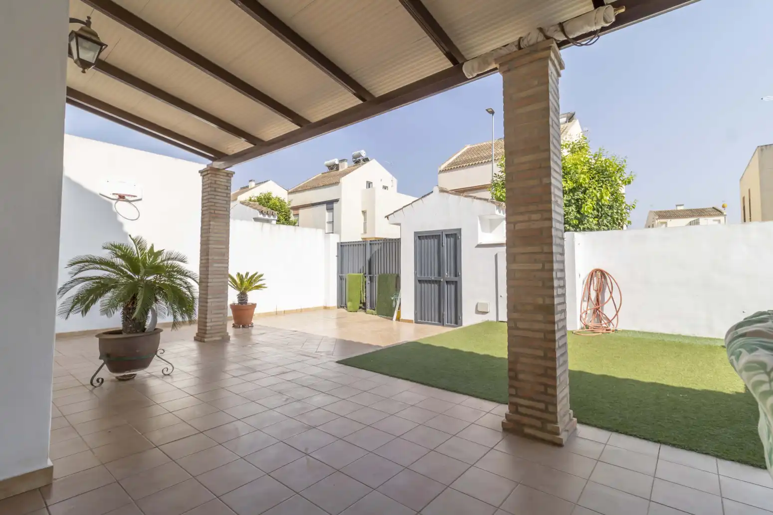 Terrassa de Casa adosada en venda en Gines amb Aire condicionat, Jardí privat i Terrassa