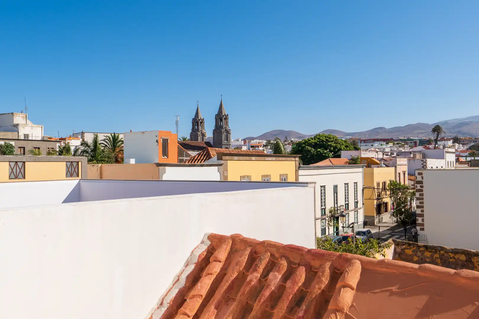 Vista exterior de Casa adosada en venda en Telde amb Aire condicionat i Calefacció