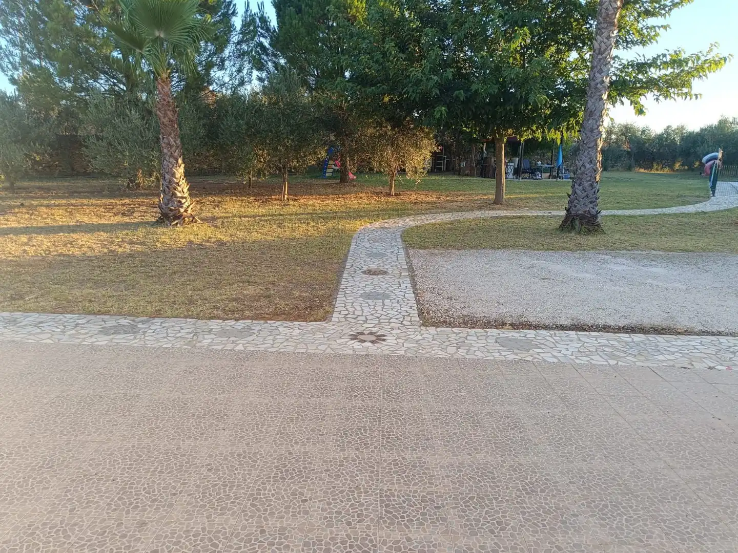 Aparcament de Casa o xalet en venda en Sevilla amb Aire condicionat, Jardí privat i Terrassa