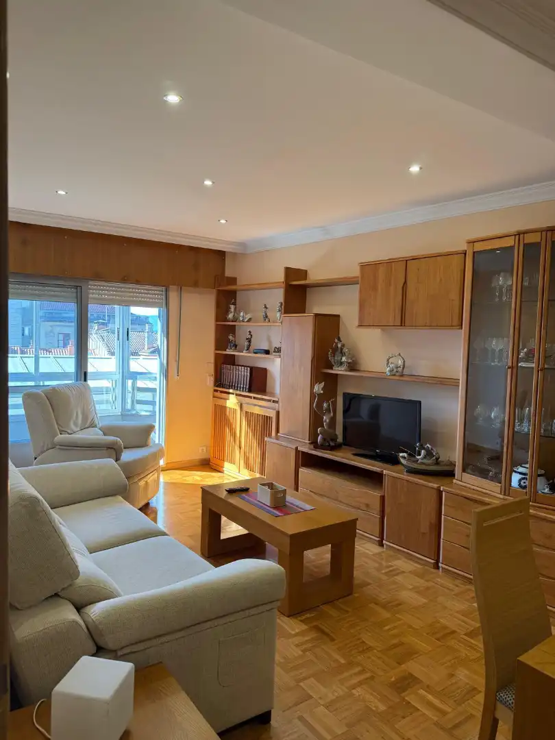 Sala d'estar de Pis en venda en Vilagarcía de Arousa amb Calefacció, Parquet i Moblat
