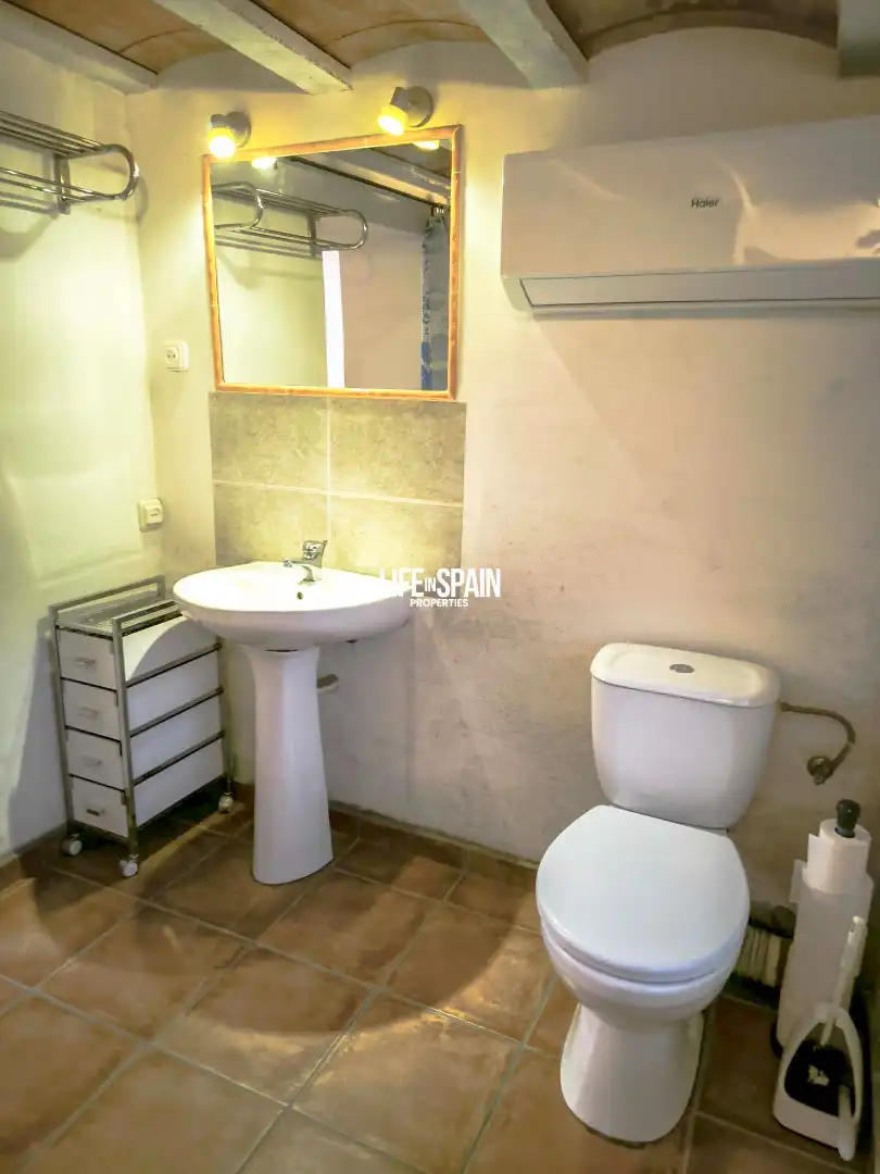Badezimmer von Country house zum Verkauf in Rasquera mit Klimaanlage, Privatgarten und Terrasse