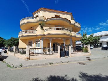 Detached house with balcony for sale in Porto Cristo