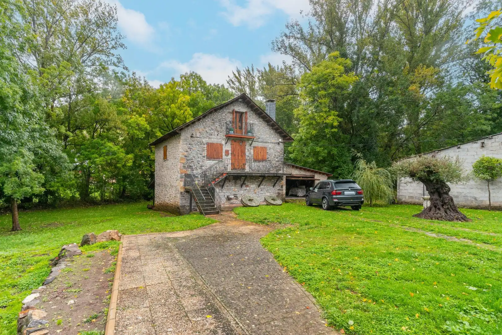Vista exterior de Casa o chalet en venta en Cabrillanes con Calefacción, Jardín privado y Terraza
