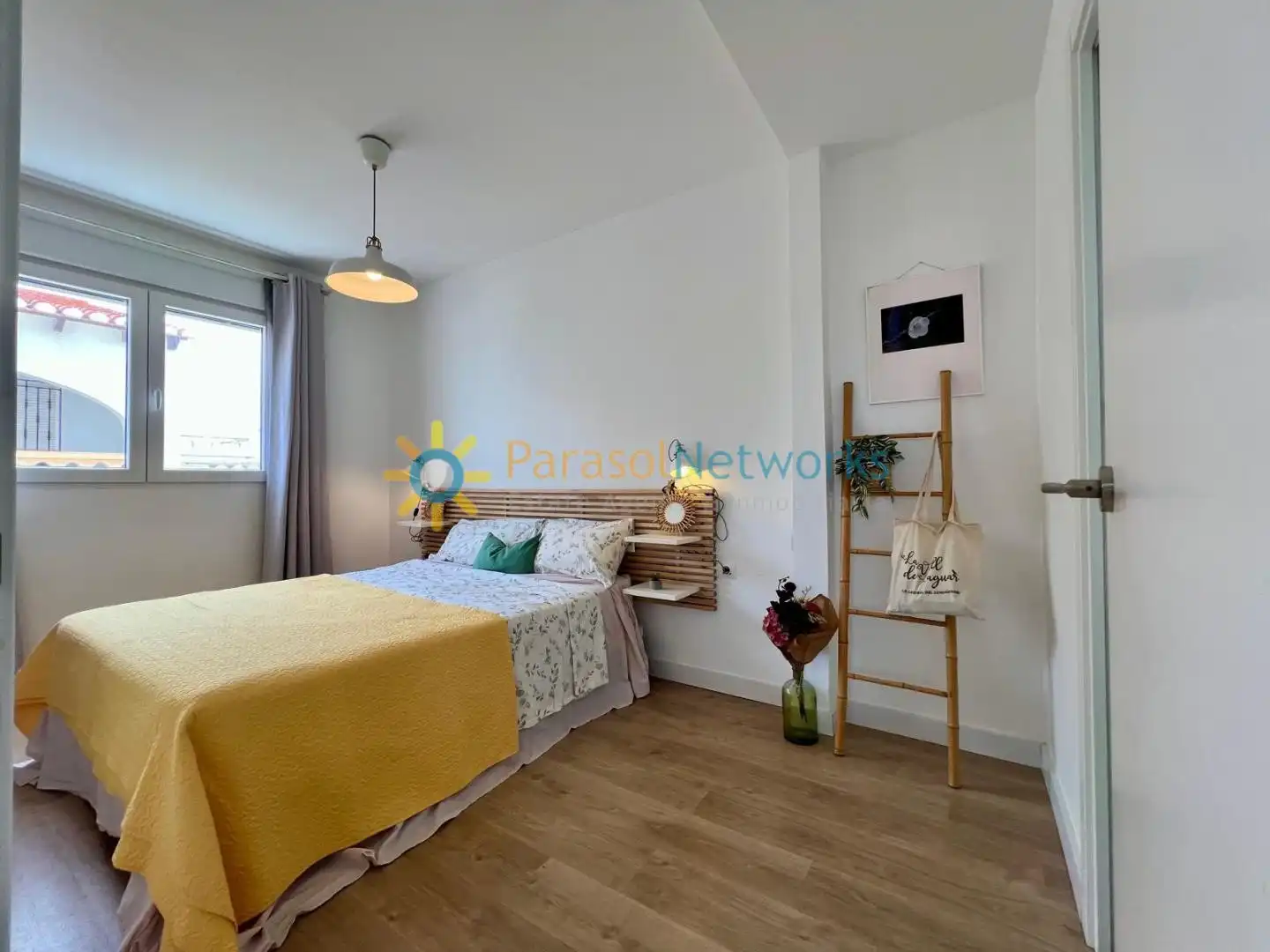 Schlafzimmer von Wohnungen zur Miete in Oliva mit Klimaanlage, Terrasse und Möbliert