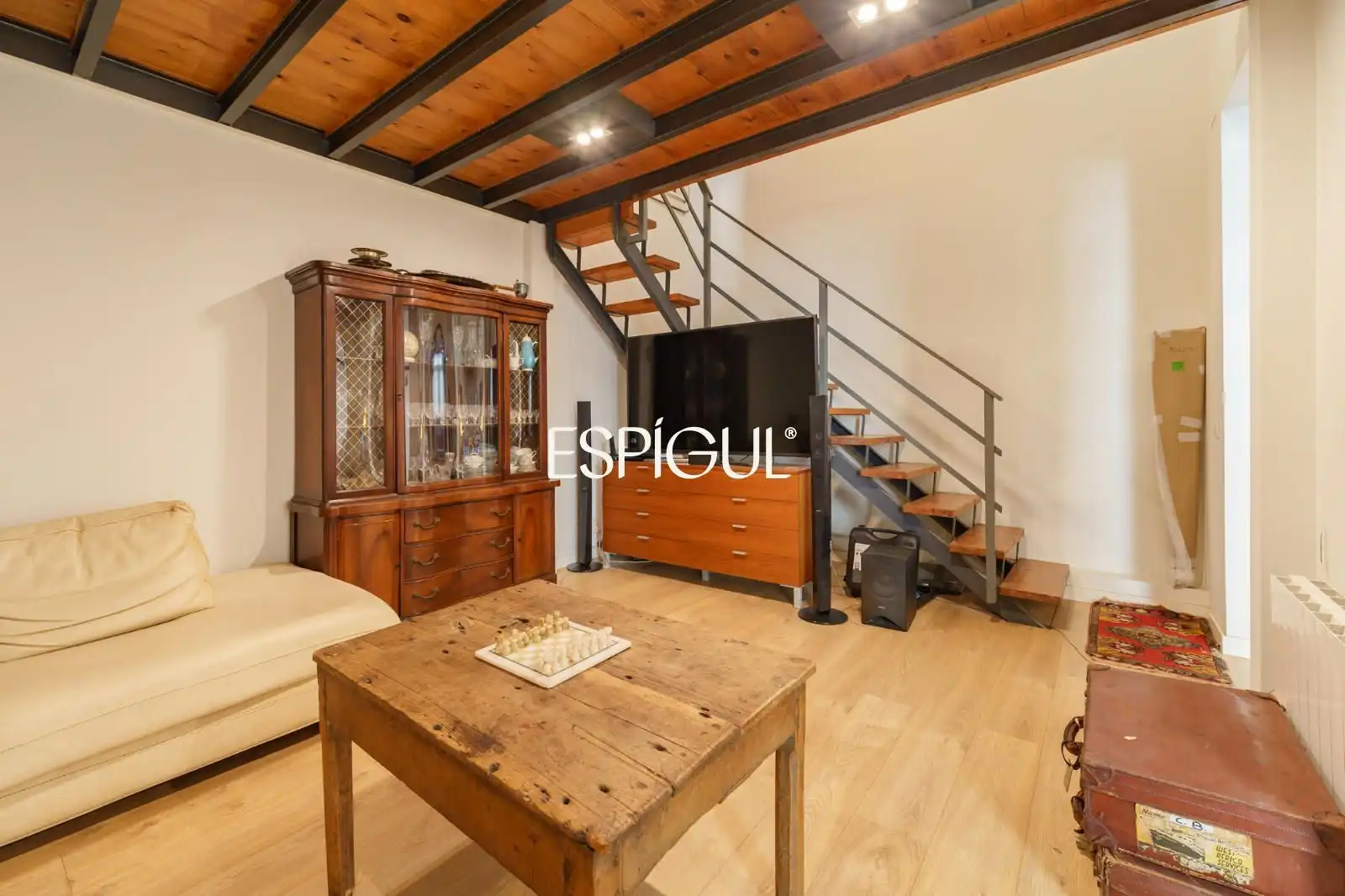 Sala d'estar de Dúplex en venda en Barcelona amb Calefacció, Parquet i Terrassa