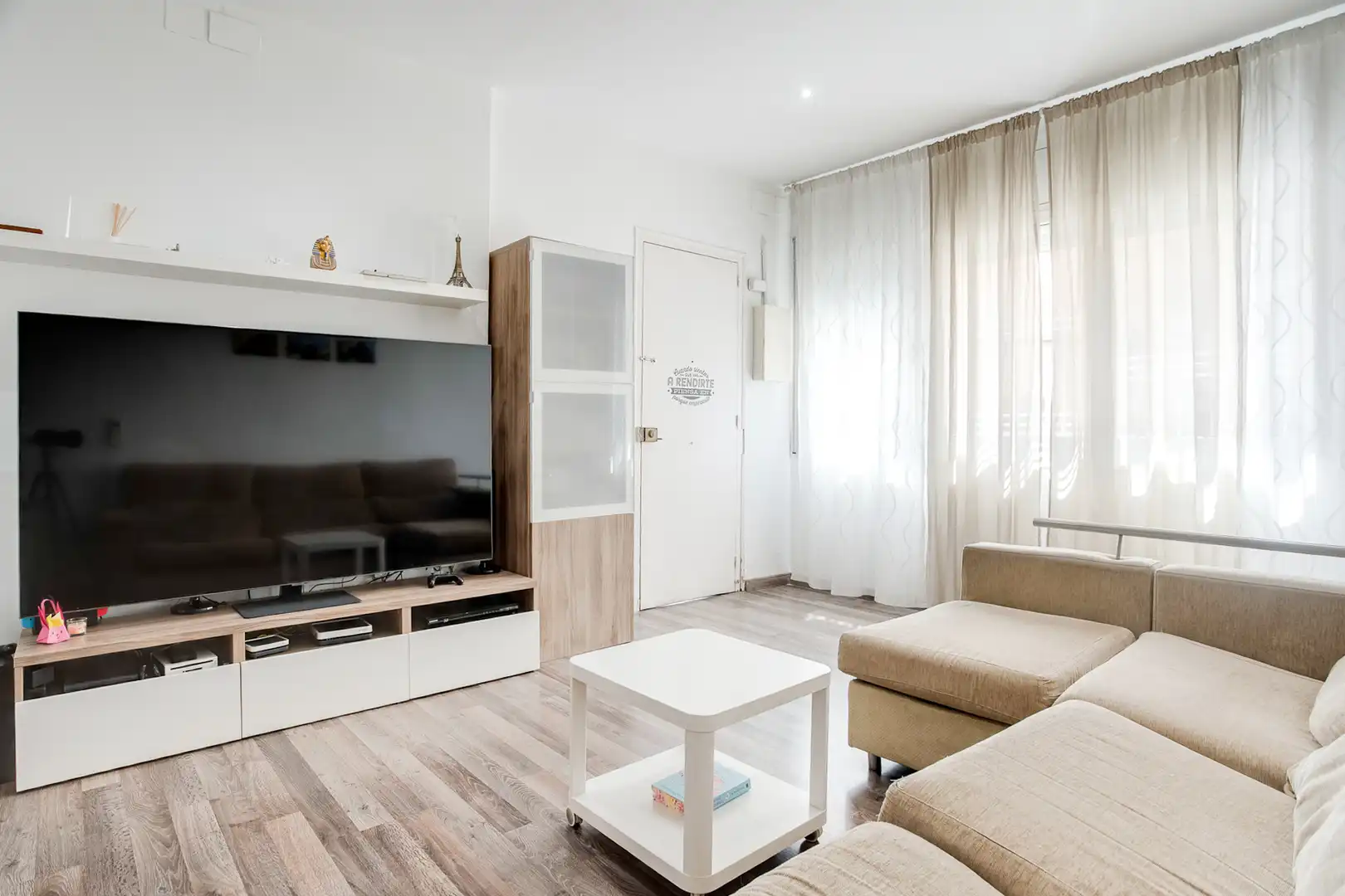 Sala d'estar de Planta baixa en venda en Sant Adrià de Besòs amb Calefacció i Terrassa