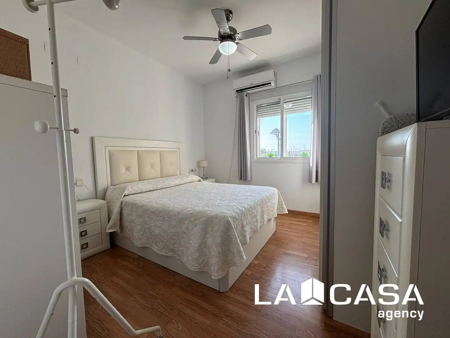 Habitación de Piso en venta en Dos Hermanas con Terraza y Piscina
