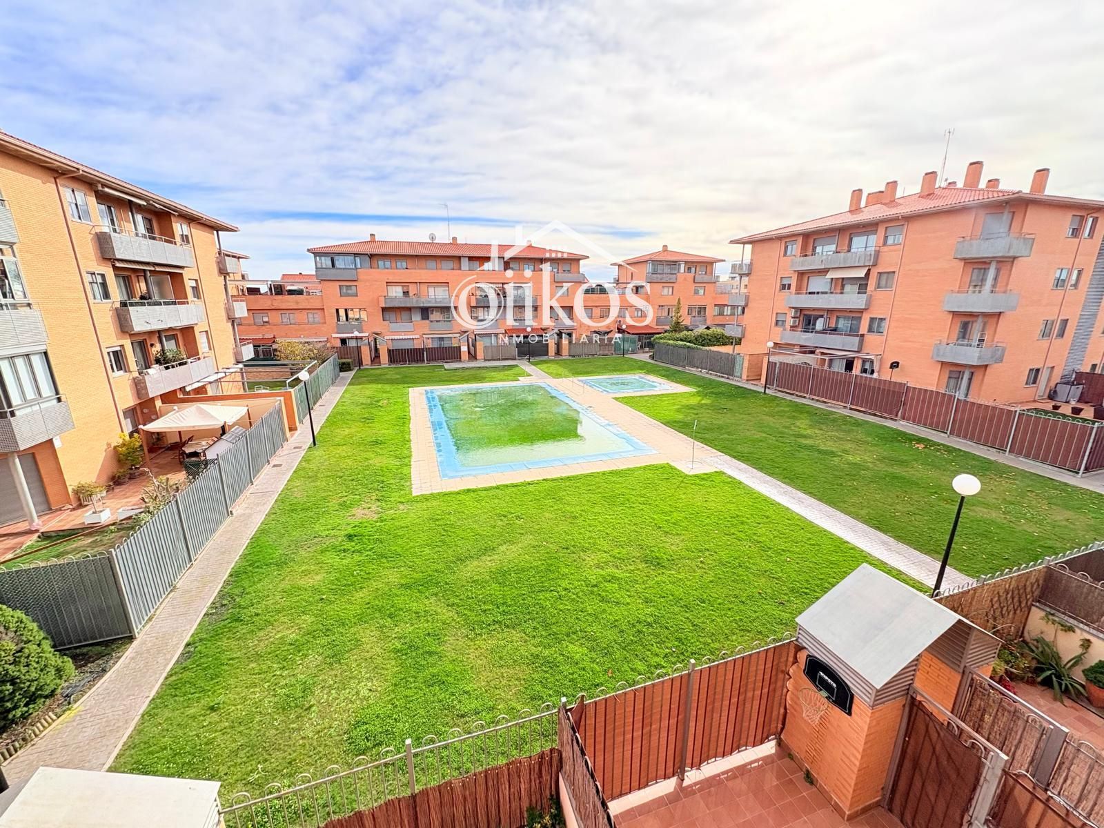 Vista exterior de Dúplex en venta en Salamanca Capital con Calefacción, Parquet y Terraza
