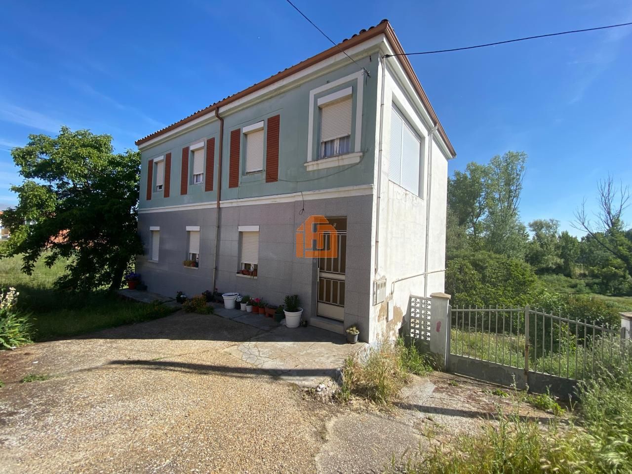 Exterior view of House or chalet for sale in León Capital   with Heating and Private garden