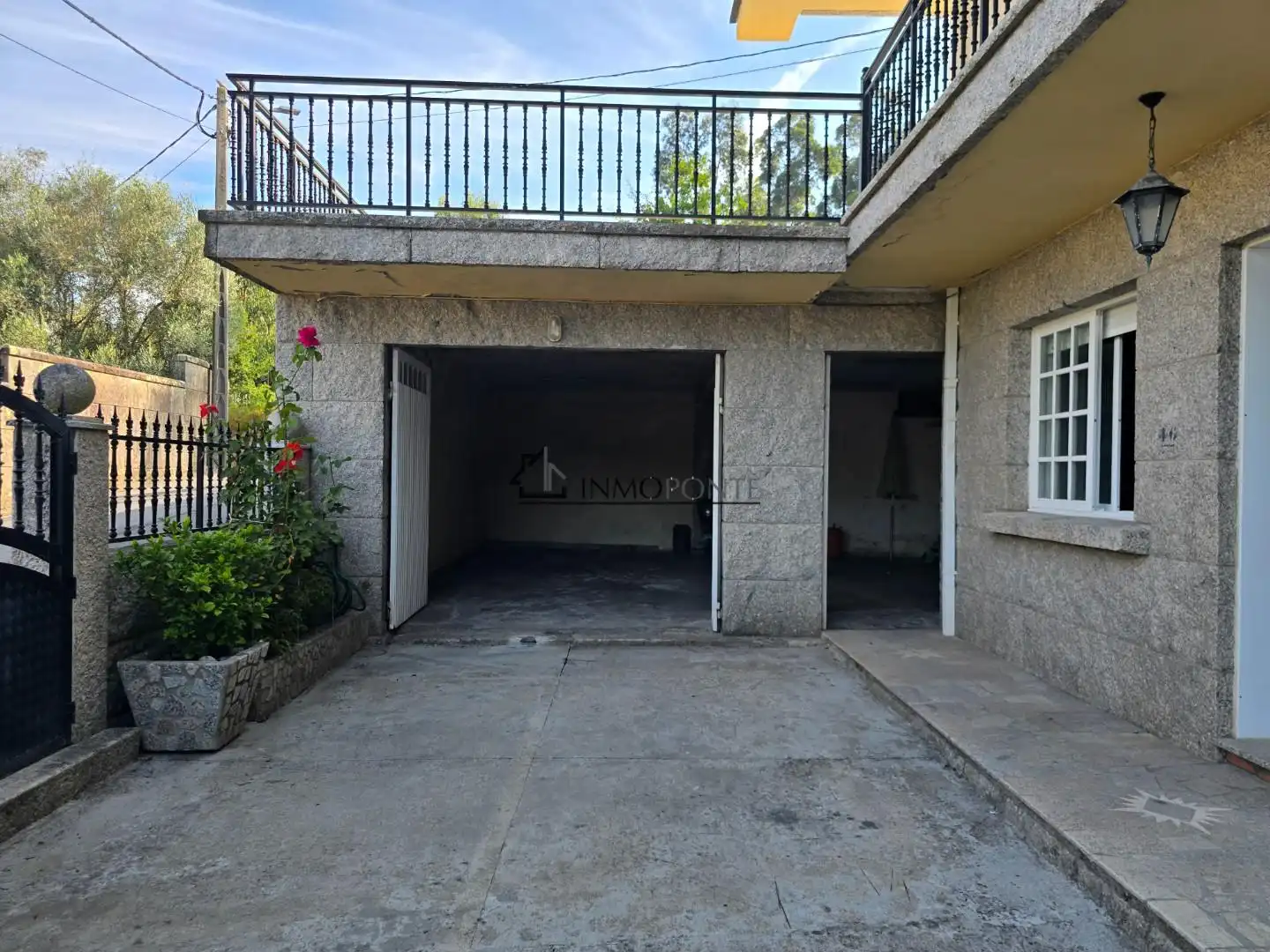 Aparcament de Casa o xalet en venda en Pontevedra Capital  amb Calefacció, Jardí privat i Terrassa