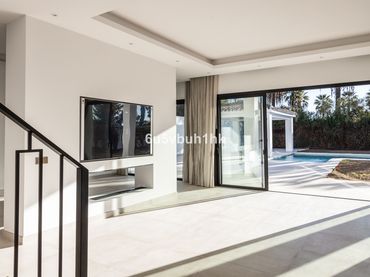 Chalet con piscina en venta en Calle Sirio