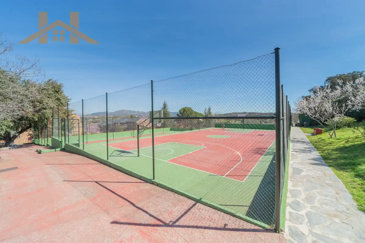 Exterior view of Detached homes for sale in Galapagar  with Air Conditioner, Heating and Private garden
