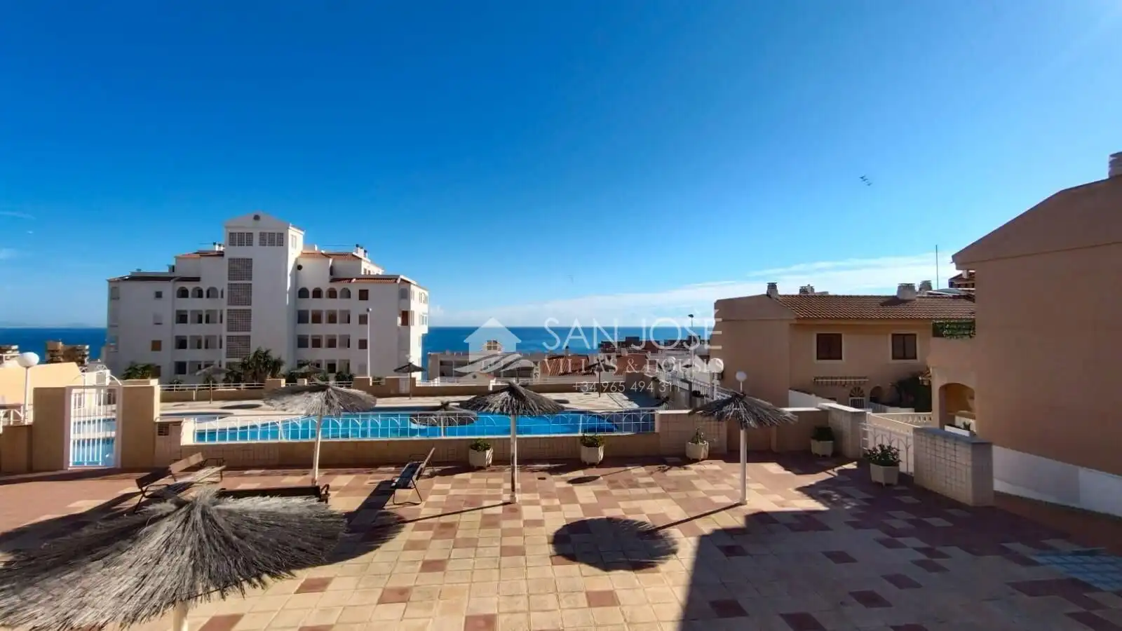 Vista exterior de Apartamento en venta en Elche / Elx con Aire acondicionado, Calefacción y Jardín privado