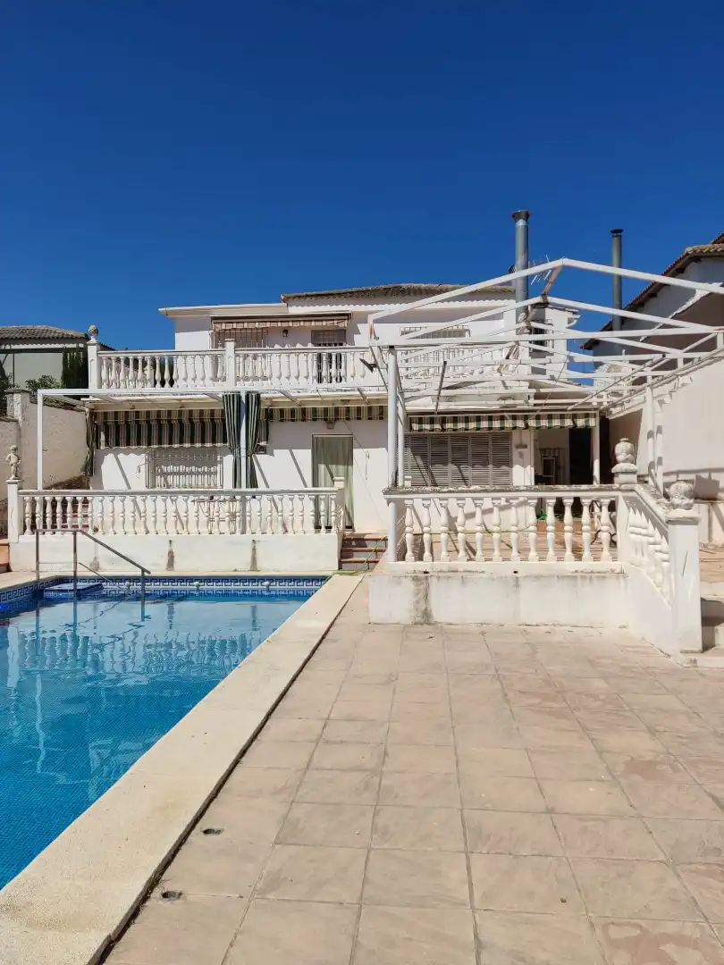 Vista exterior de Casa o chalet en venta en Mengíbar con Amueblado