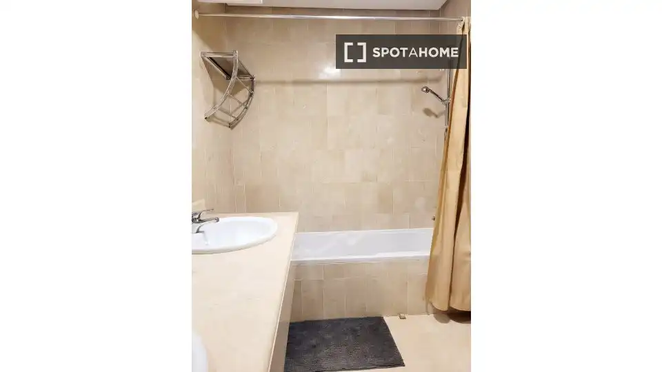 Bany de Apartament per a compartir en Mijas amb Aire condicionat, Terrassa i Moblat