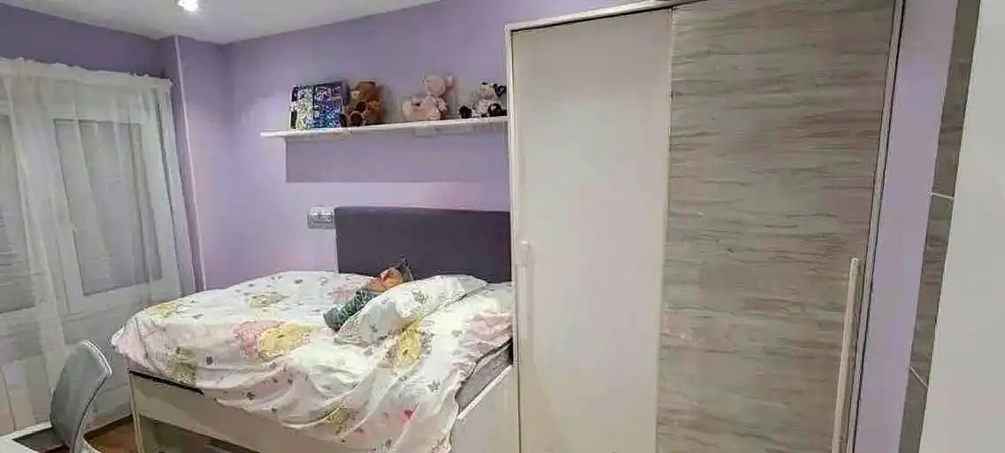 Habitación de Piso de alquiler en Gijón  con Calefacción y Amueblado