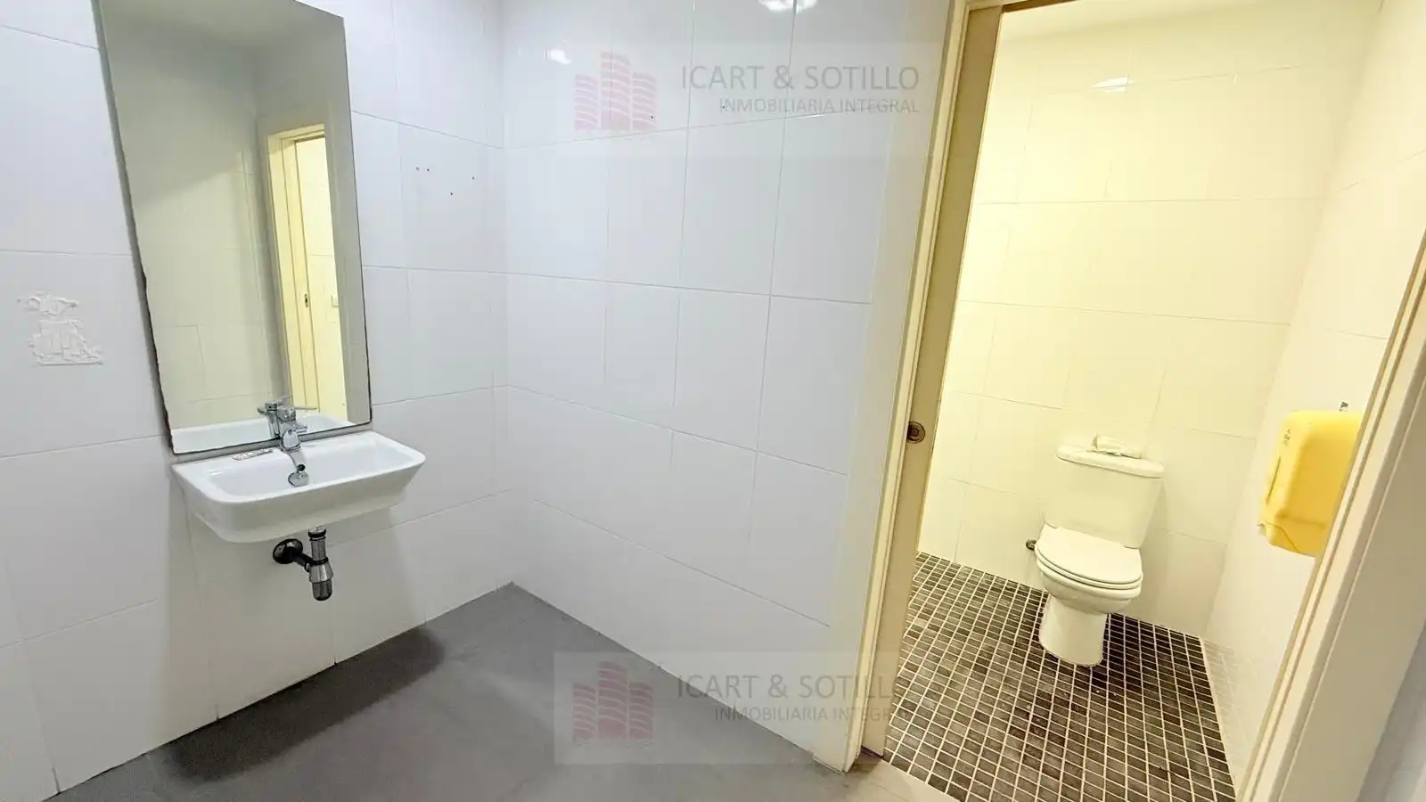 Baño de Local de alquiler en Vinaròs con Aire acondicionado
