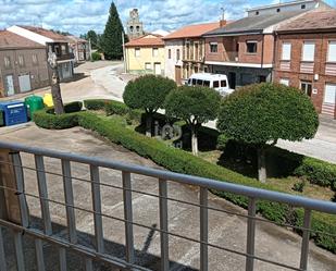 Vista exterior de Casa o xalet en venda en Villamontán de la Valduerna amb Terrassa