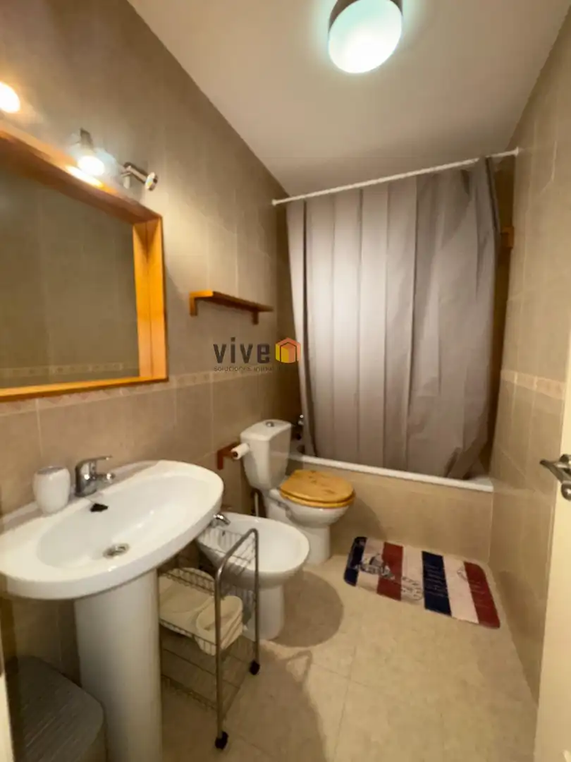 Dormitori de Apartament de lloguer en San Juan de Aznalfarache amb Aire condicionat, Terrassa i Moblat