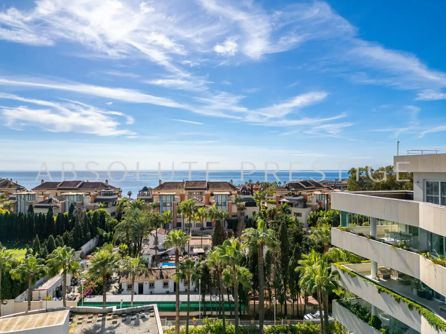 Vista exterior de Apartament en venda en Marbella amb Aire condicionat, Terrassa i Piscina